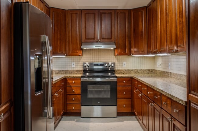 Kitchen with updated appliances - Broadway Plaza - Mayo Clinic