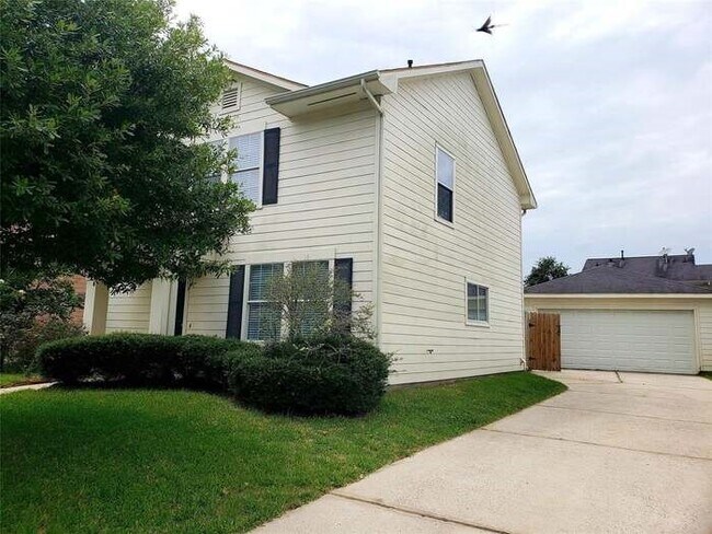 Foto del edificio - 819 Lightningbug Ln