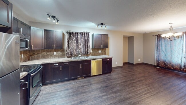 Building Photo - 9540 A-95113 113 Ave