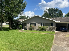 Building Photo - 111 Greenwood Dr