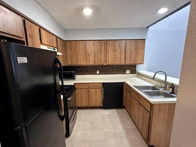 Foto del edificio - 2510 Grants Lake Blvd