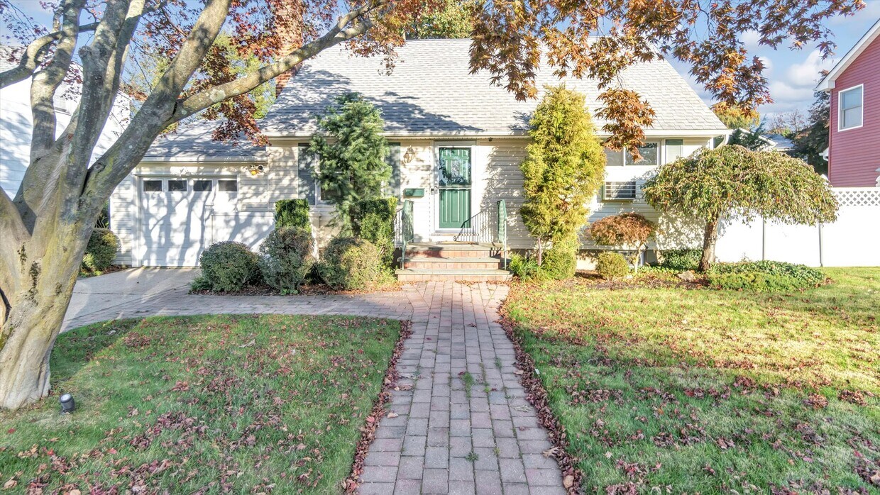 8 Taft Pl, Glen Cove, NY 11542 House Rental in Glen Cove, NY