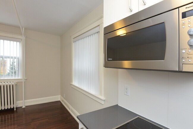 Building Photo - 54 Maitland St