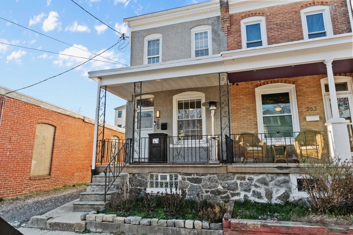 Primary Photo - 3 bed 3bath