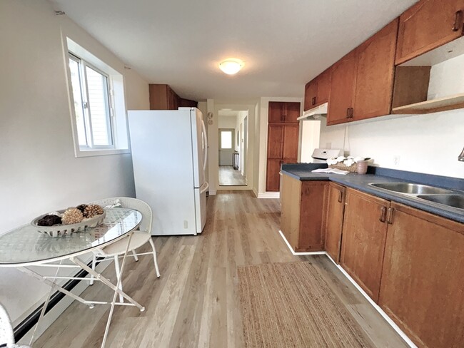 Photo du bâtiment - 198 Barrie Rd