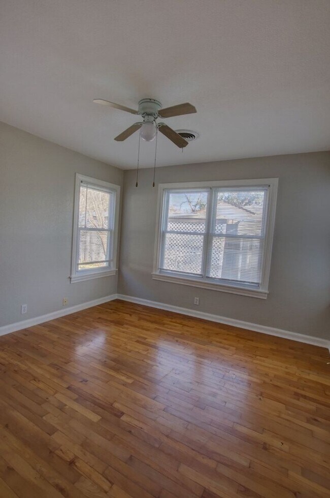 Foto del edificio - Adorable E. Main Cottage