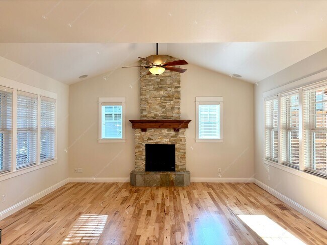 Foto del edificio - Northwest Crossing 3 BR Dream Craftsman - Centrally Located