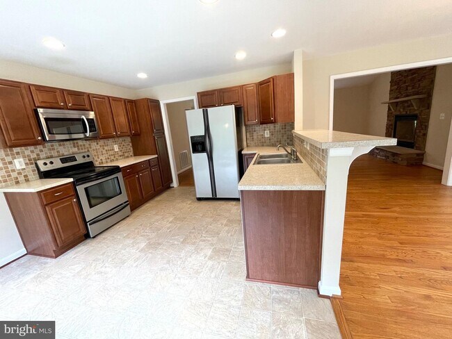Building Photo - 2323 Valentine Dr