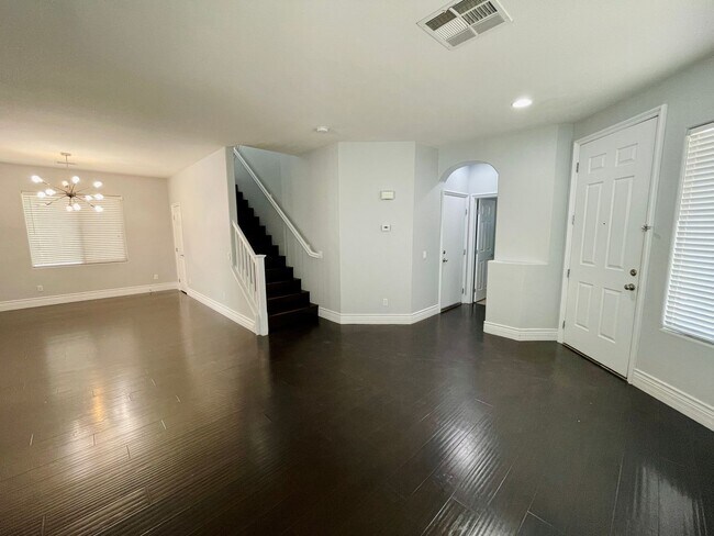 Foto del edificio - BEAUTIFUL HOME IN RHODES RANCH GUARD GATED COMMUNITY! AMMENITIES INCLUDE COMMUNITY BASKETBALL COU...