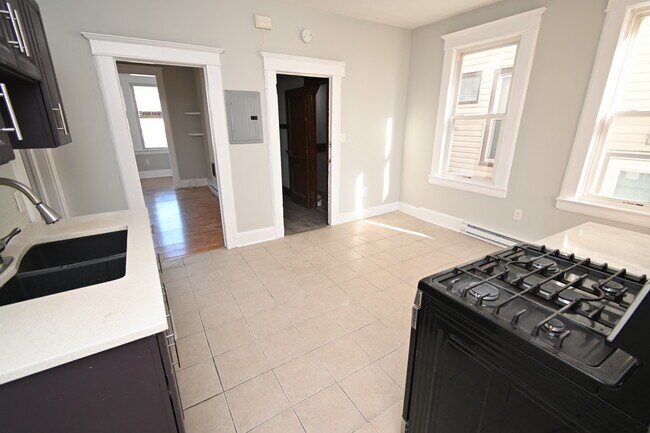 Building Photo - 113 McAdoo Ave