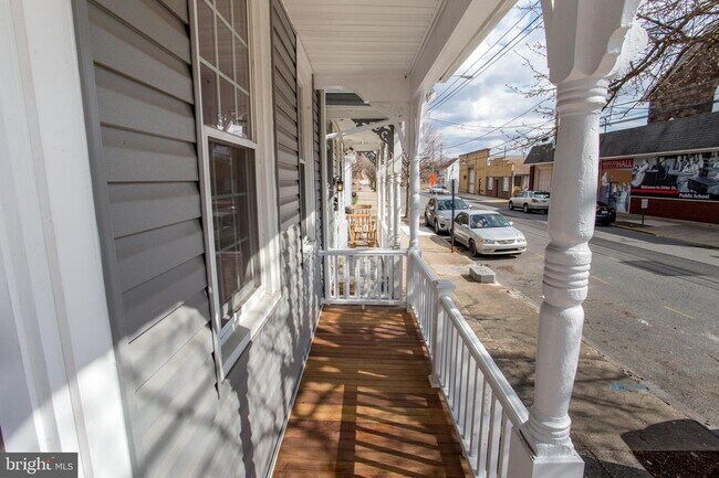 Building Photo - 151 Otter St