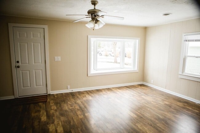 Building Photo - 1402 S Woodlawn Ave