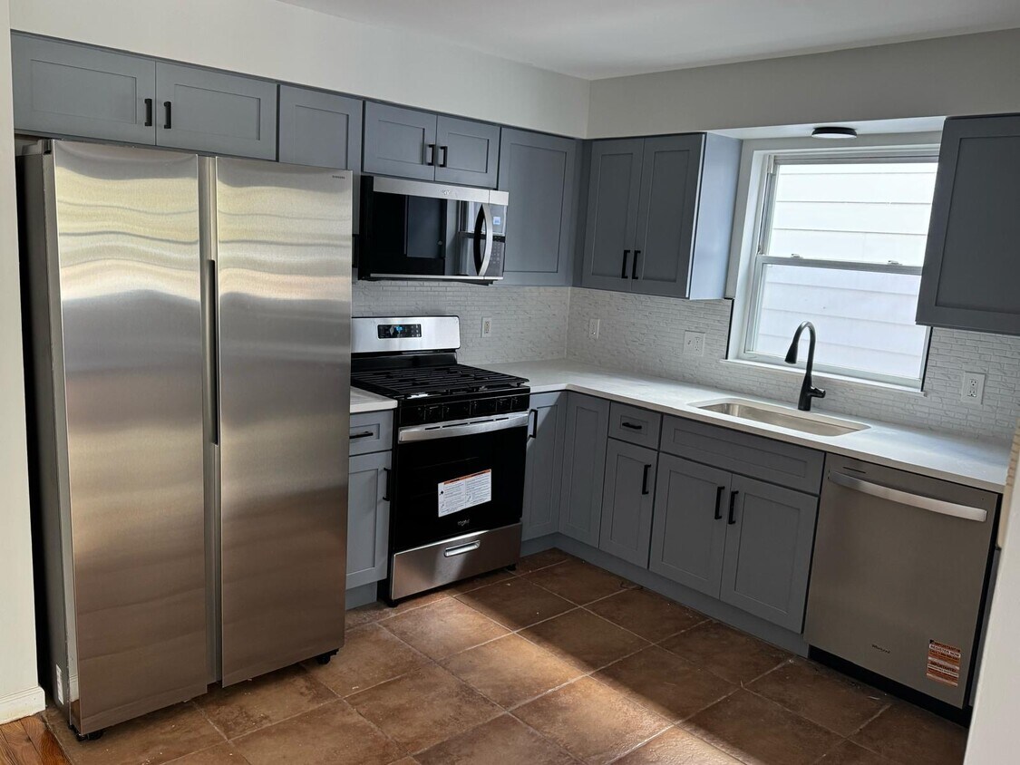 Foto principal - 74 Kenmore Ave