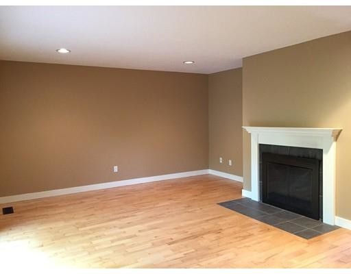 Foto del edificio - 4 Bates Ln