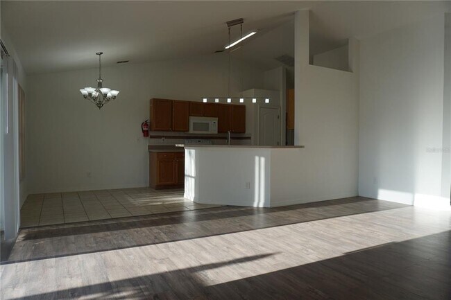 Foto del edificio - 10500 Lake Hasson Cir