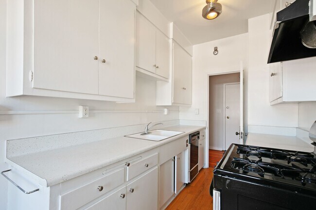 Building Photo - 1314 Hayworth Ave