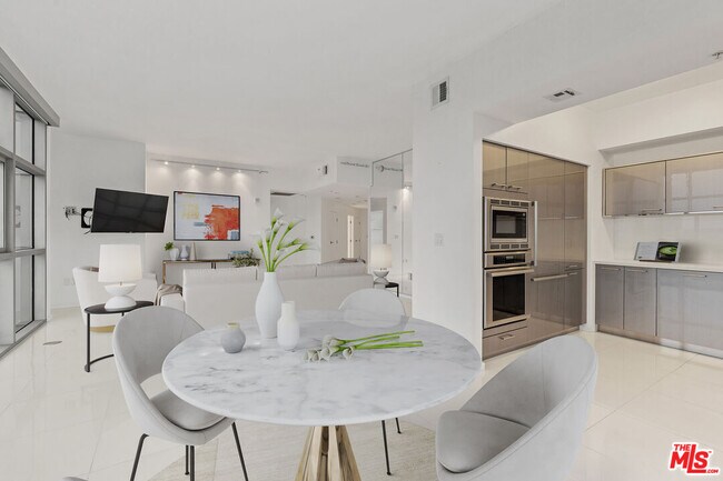 Foto del edificio - 13700 Marina Pointe Dr