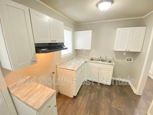 Building Photo - 276 E Shelby Dr