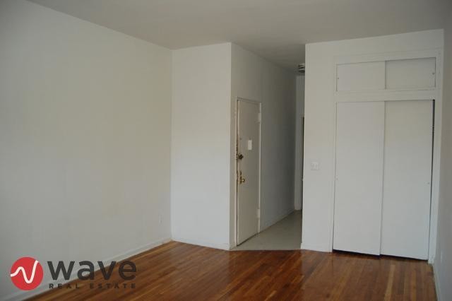 Building Photo - 412 E 83rd St