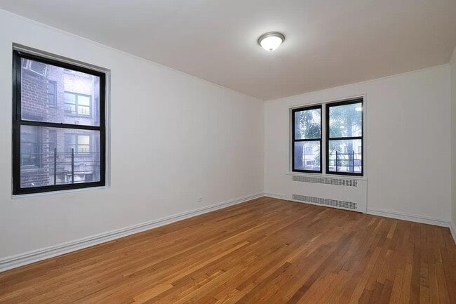 Foto del edificio - 55 E 190th St