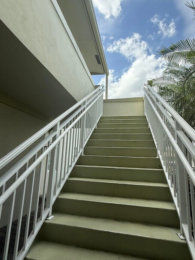 Foto del edificio - 578 NE 20th St