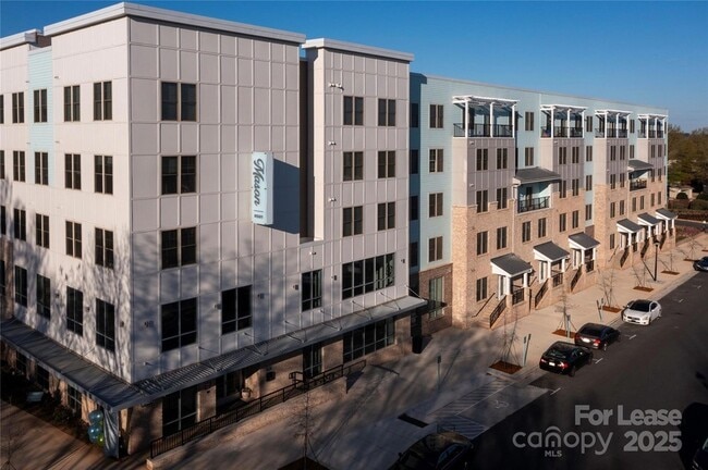 Foto del edificio - 8501 University Executive Park Dr