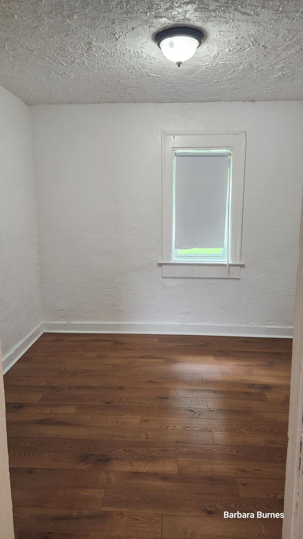 Building Photo - 550 Live Oak Ave