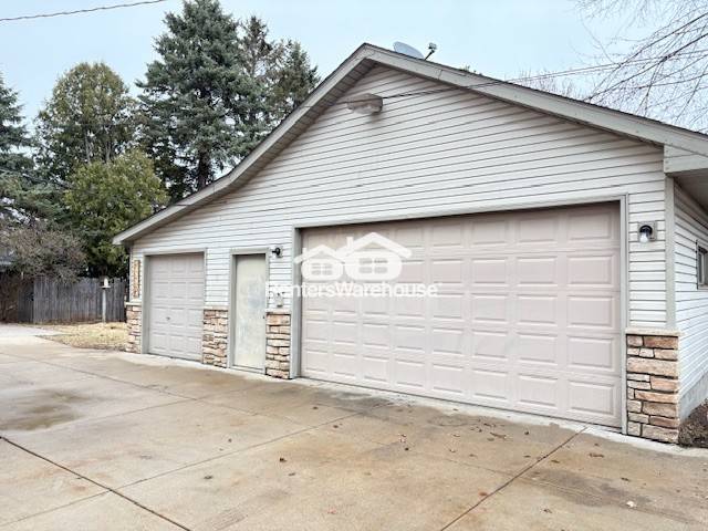 Building Photo - 132 Elm St S