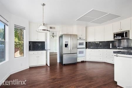 Building Photo - 12117 Cherry Grove St