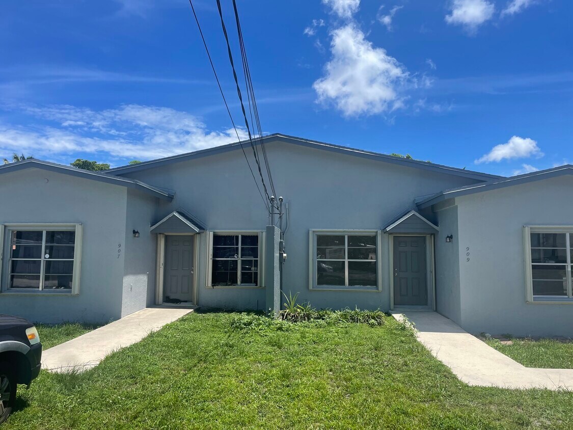 Foto principal - 909 SW 8th St