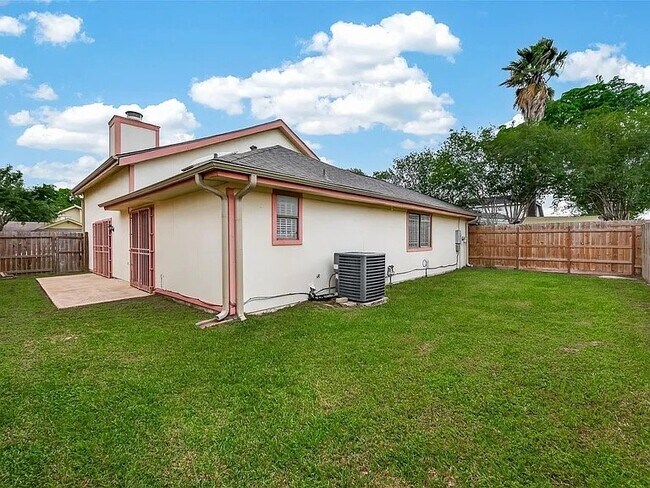 Building Photo - 13431 Clarewood Dr