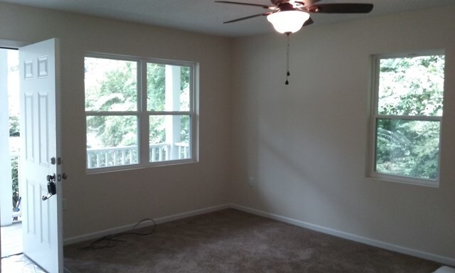 Building Photo - 215 Pinewood Ave
