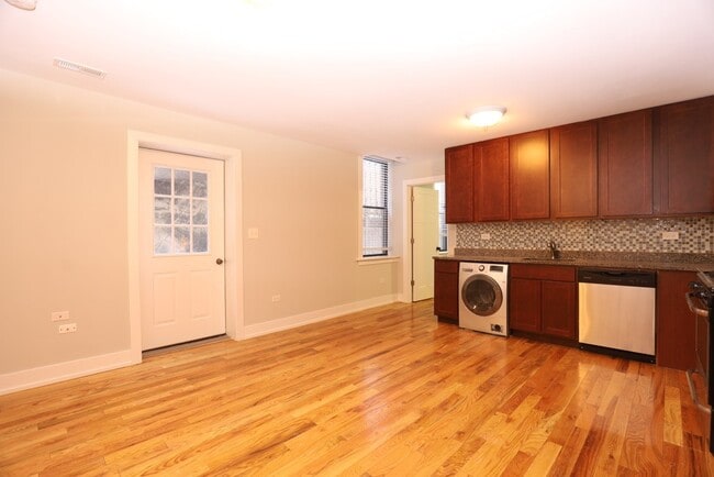 Building Photo - 553 W Arlington Pl