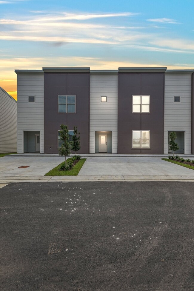 Building Photo - 203 Firethorn Dr