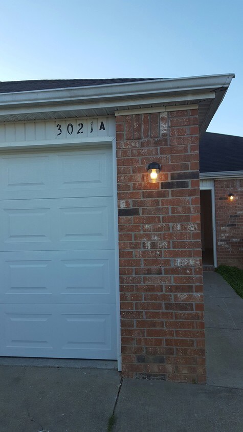 Primary Photo - 3021 Singletree Ave