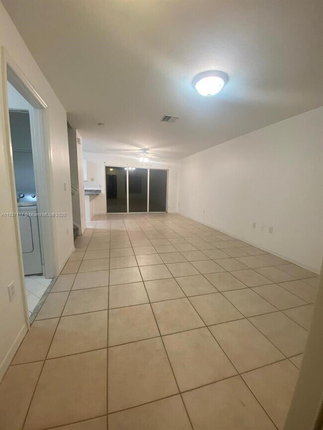 Foto del edificio - 17109 NW 23rd St