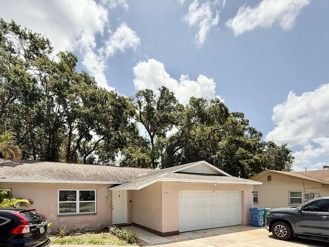 Building Photo - 15657 Waverly St