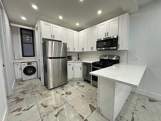 Foto principal - 3 bedroom in New York NY 10033