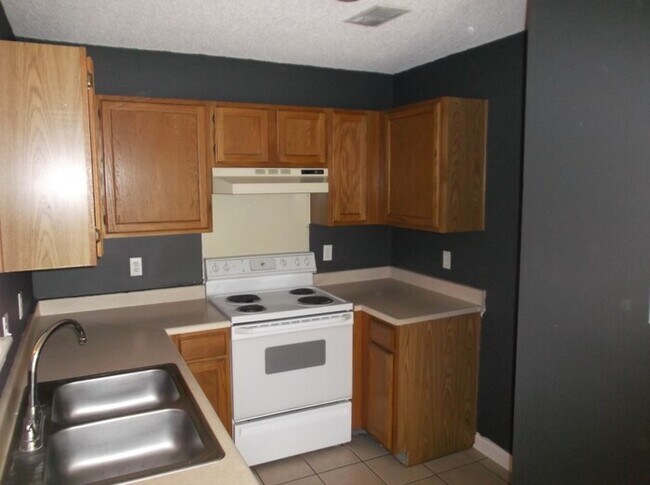 Foto del edificio - 7531 Heathridge