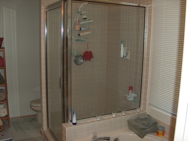 Foto del edificio - 486 Riverview Dr