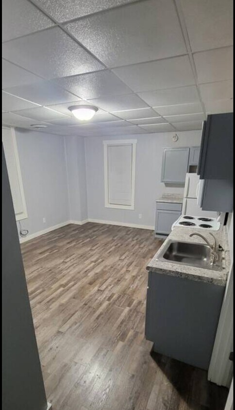 Primary Photo - 738 Rose St