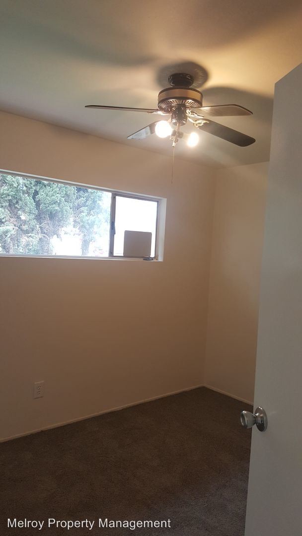 Foto del edificio - 3055-3057 Ocean View Blvd