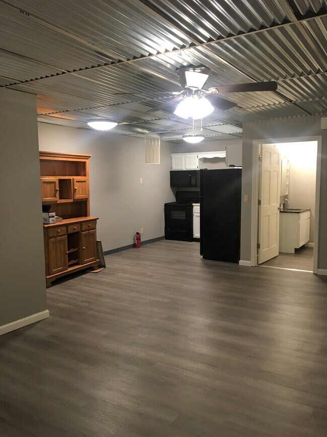 Kitchen/Bath - 408 N Main St