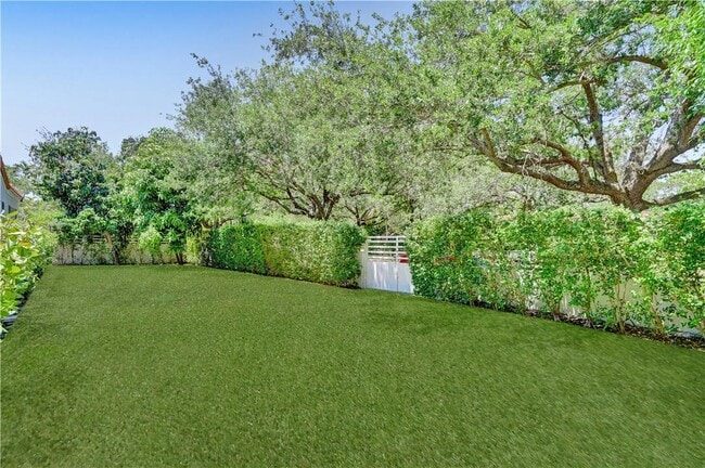 Building Photo - 6301 Leonardo St