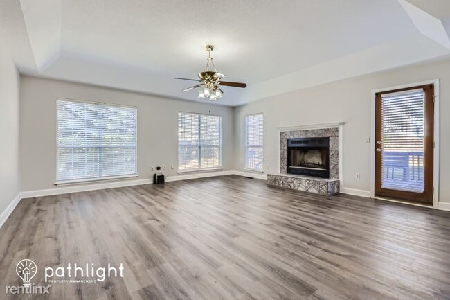 Building Photo - 7 br, 4 bath House - 300 Northcrest Dr UNIT