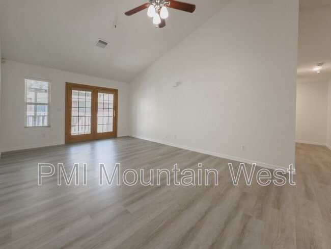 Building Photo - 320 N 500 W