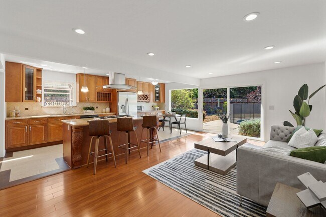 Foto del edificio - 7741 Oak Meadow Ct