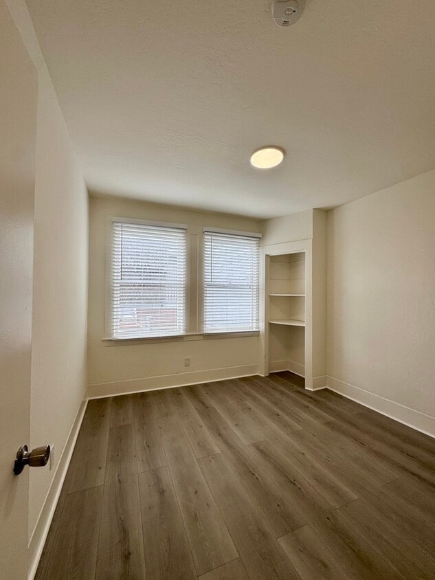 Photo - 814 Bay Street-