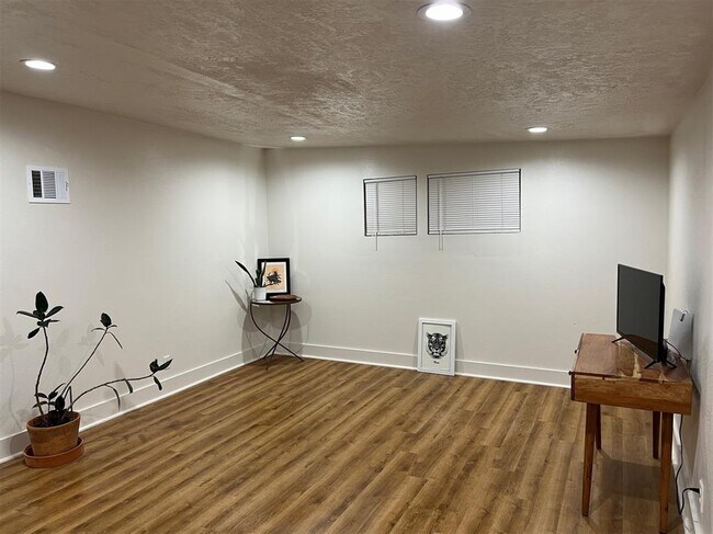 Foto del edificio - 5201 Lindsay St