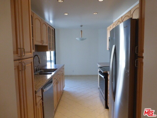 Building Photo - 750 S Spaulding Ave
